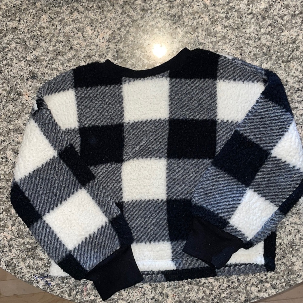 Old Navy cropped fuzzy sweater